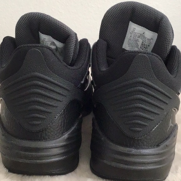 🆕 JORDAN Boys Max Aura 5 GS Classic Sneakers Black/Anthracite/Black - Picture 9 of 15